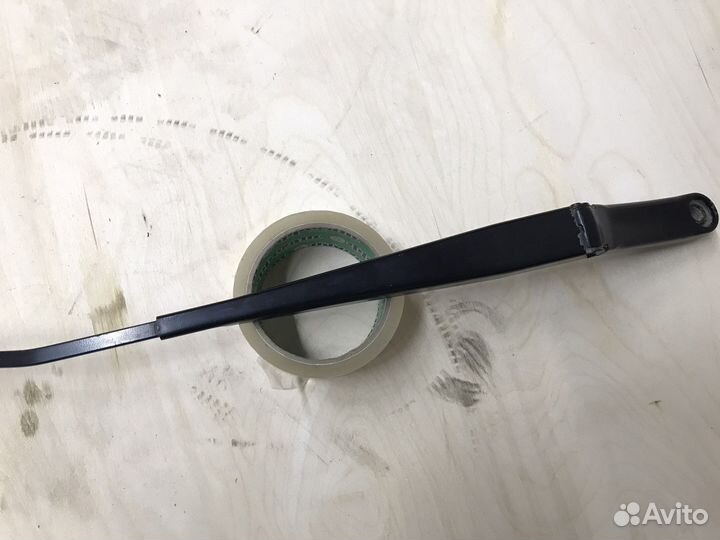 Правый поводок стеклоочистителя Superb 2