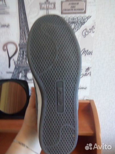 Кроссовки женские