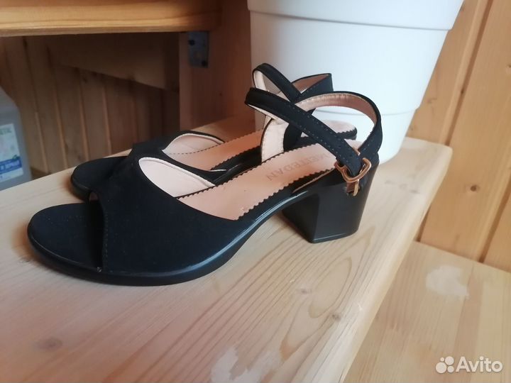 Бархатные босоножки