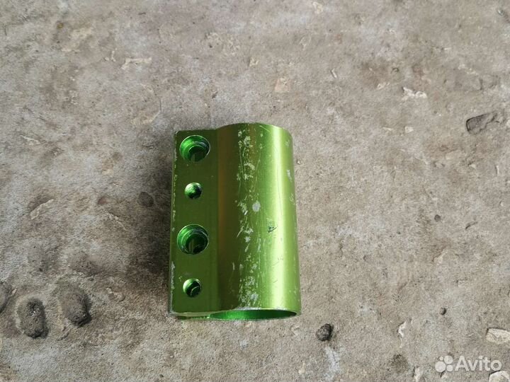 Зажим для трюкового самоката