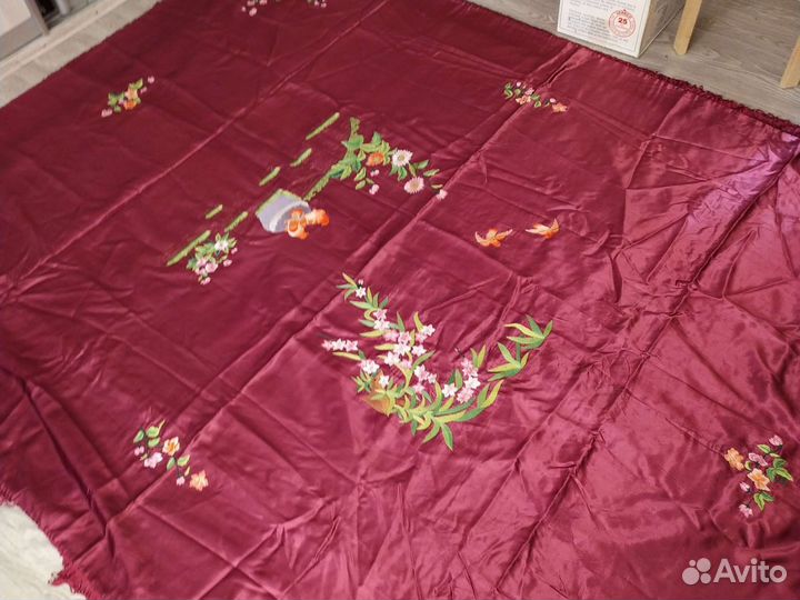 Покрывало атласное с наволочками новое