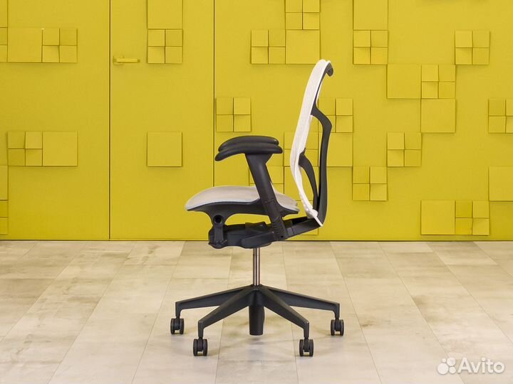 Кресло руководителя Herman Miller Mirra 2 США