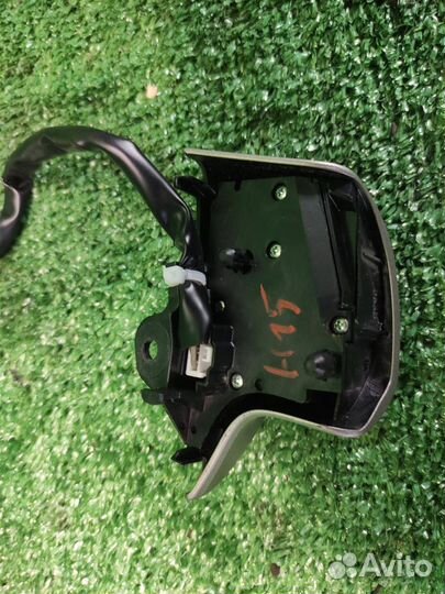 Кнопки мультимедиа на руль Toyota Auris E150 2009