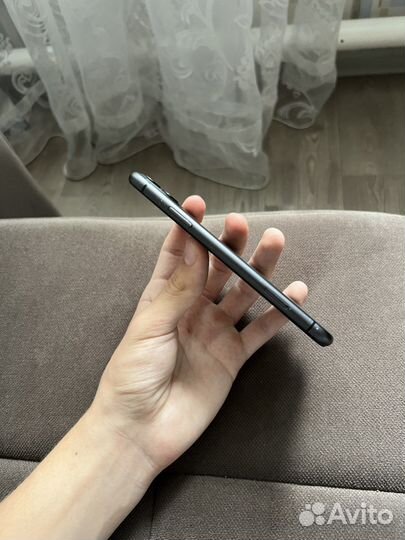 Телефон iPhone 11 64 gb