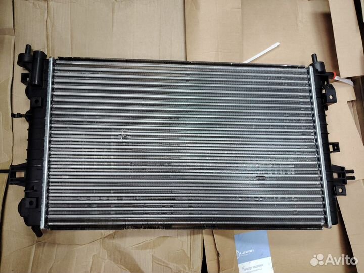 Радиатор luzar Opel Astra H 1.6 МКПП 04