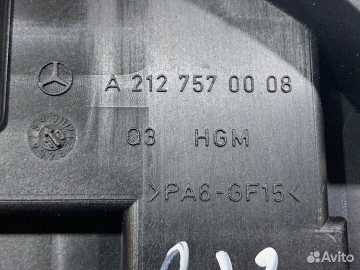 Кожух замка багажника Mercedes W212