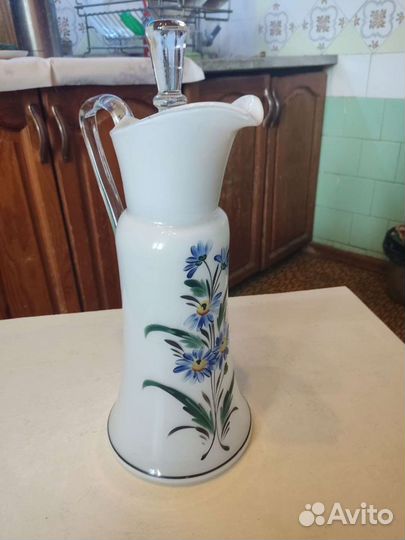 Большой кувшин из молочного стекла СССР