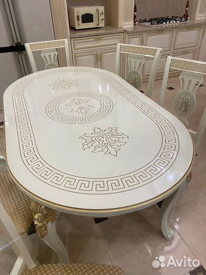 Кухонный стол и стулья