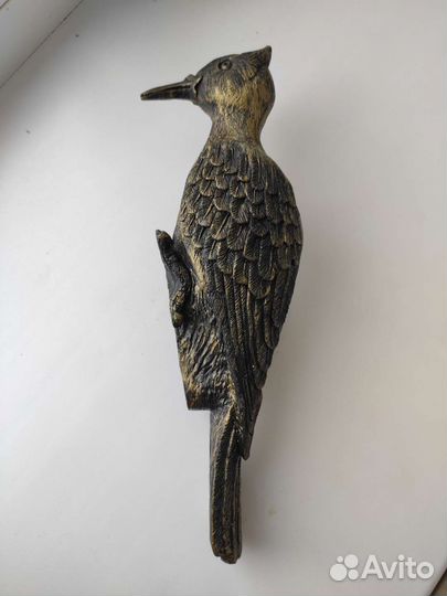 Фигурка дятла, декор фасада, украшение