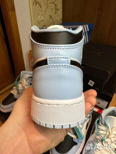 Nike air jordan 1 mid ice blue