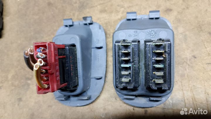 Кнопка стеклоподъёмника Рено Сценик 1