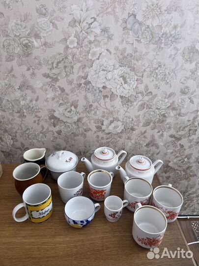 Заварочный чайник и кружки