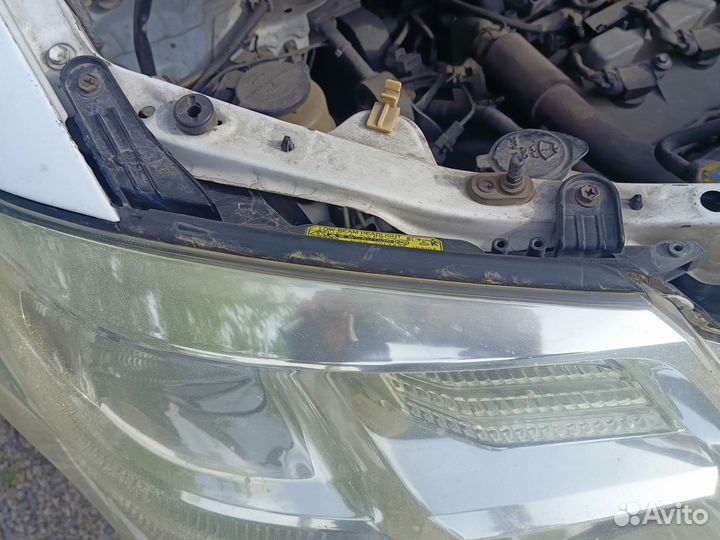 Toyota alphard фары