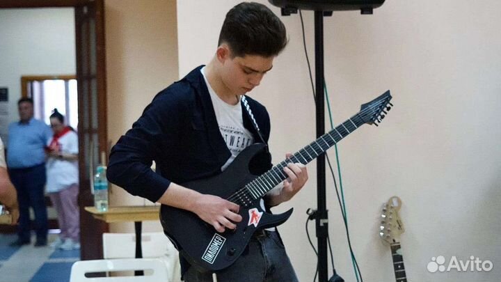 Репетитор по гитаре на дом и онлайн