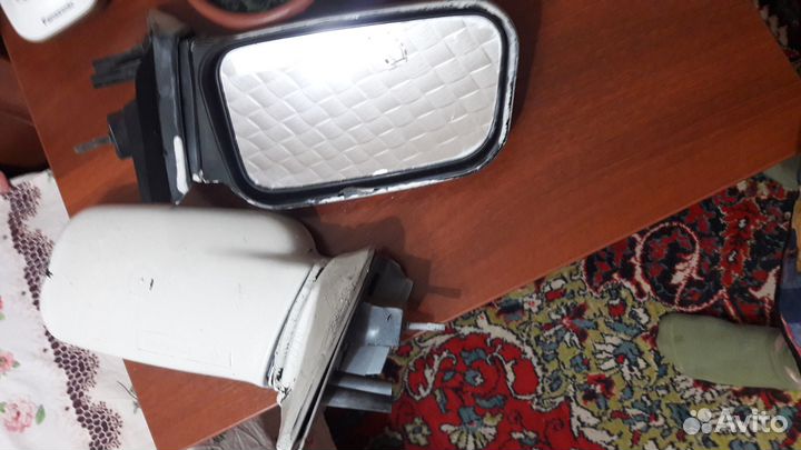 Зеркала боковые ваз 2114. Правое стекло разбитое