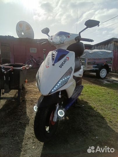 Скутер с прицепом