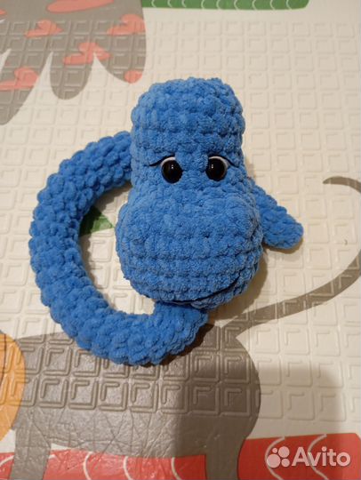 Вязаная плюшевая змейка