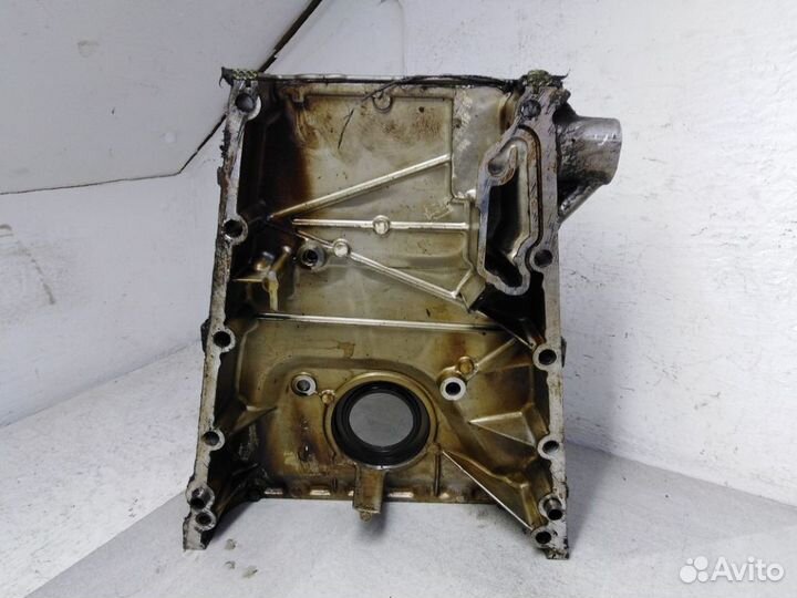 Крышка двигателя передняя