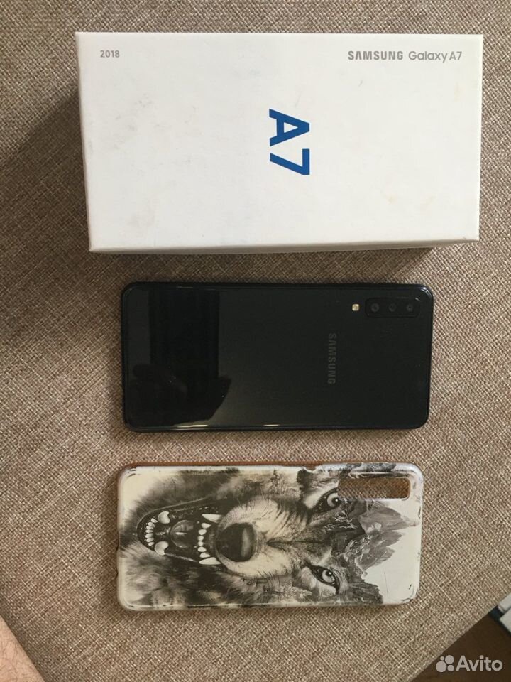 Samsung Galaxy A7 (2018), 4/64 ГБ