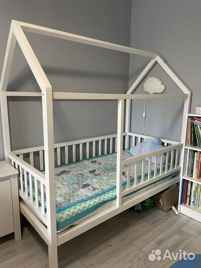 Кровать домик