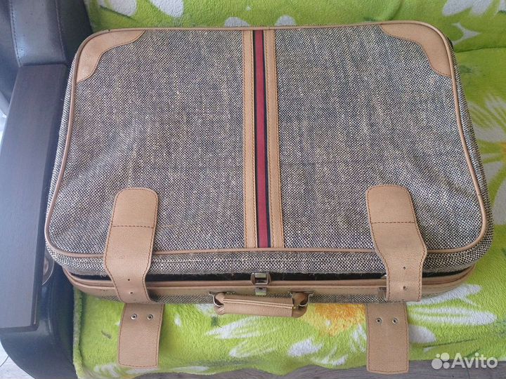 Чемодан на колесах тканевый под лен