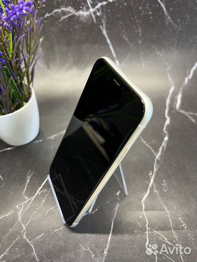 iPhone XR (64 GB) White