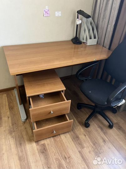Письменный стол с креслом