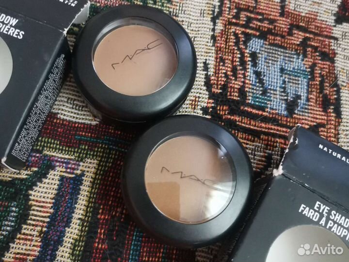 Сатиновые тени для век мас