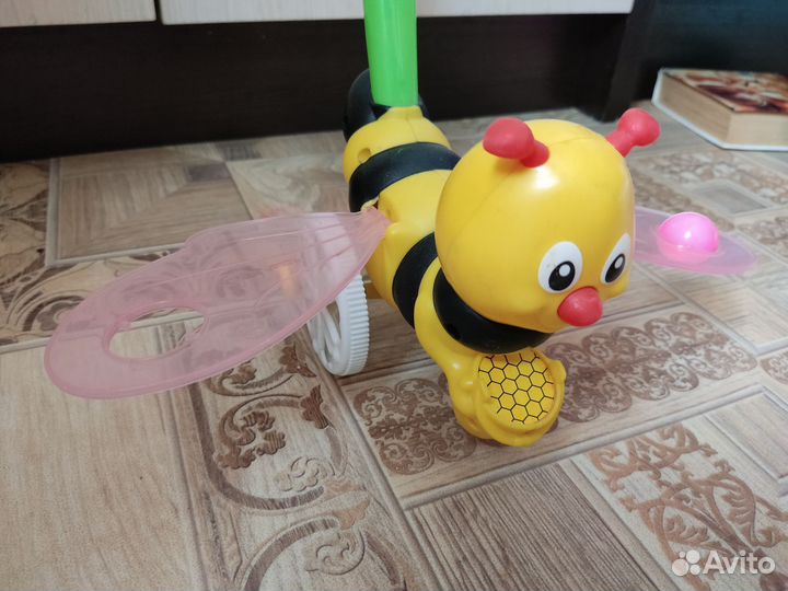 Детская каталка пчёлка