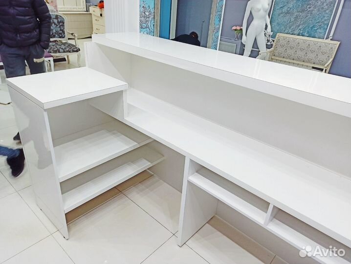 Ресепшен в магазин одежды или салон красоты