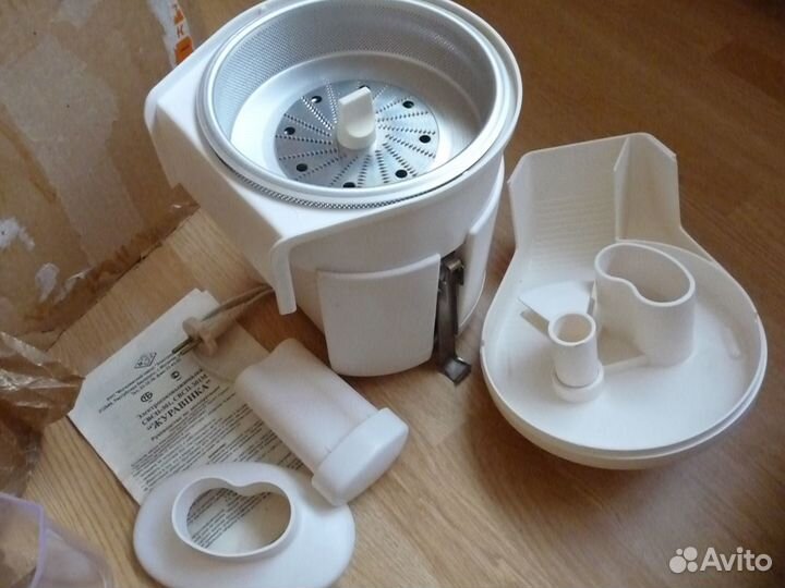 Электросоковыжималка мэз журавiнка свсп-301М новая