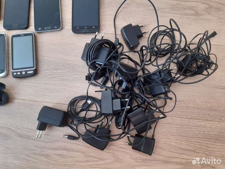 Мобильные телефоны, зарядки. На запчасти