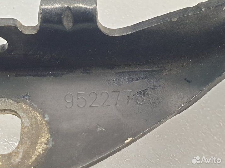 Петля капота Chevrolet Cruze 2013