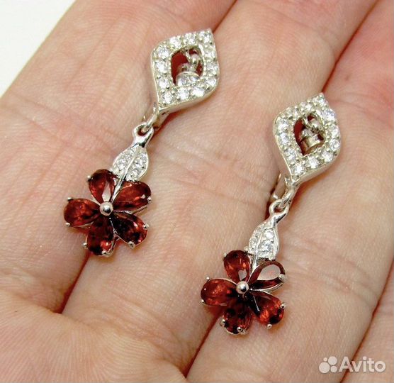 Серебряные серьги с гранатами