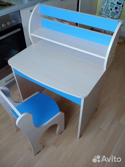 Столик со стулом для занятий дошкольника