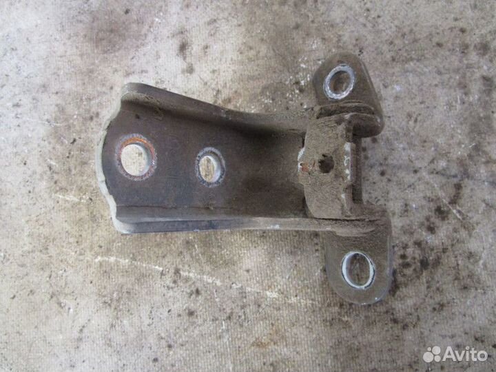 Петля двери передней правой нижняя Kia RIO 2005-20