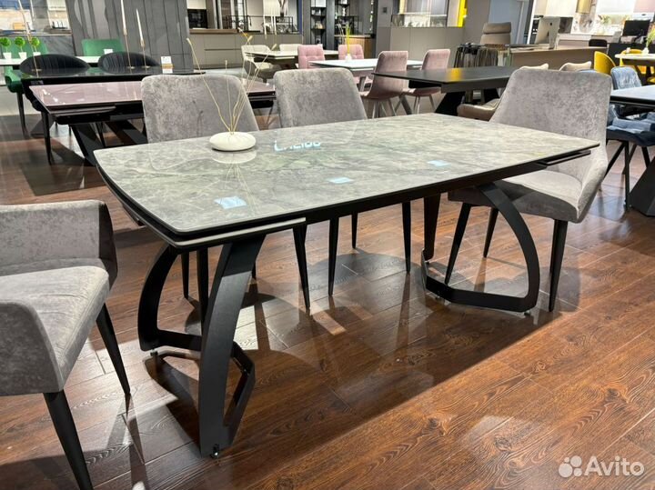 Стол повашимразмерам SVR-12349