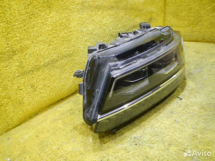 Фара левая Volkswagen Tiguan