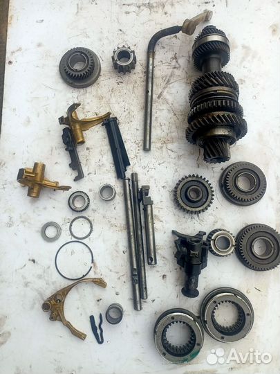 Внутренности Коробки передач МКПП Peugeot 408 1.6