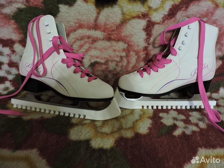 Продаю новые женские фигурные коньки