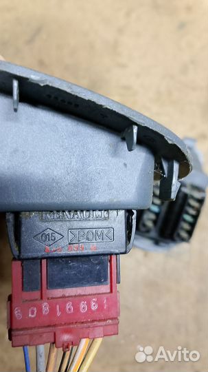 Кнопка стеклоподъёмника Рено Сценик 1