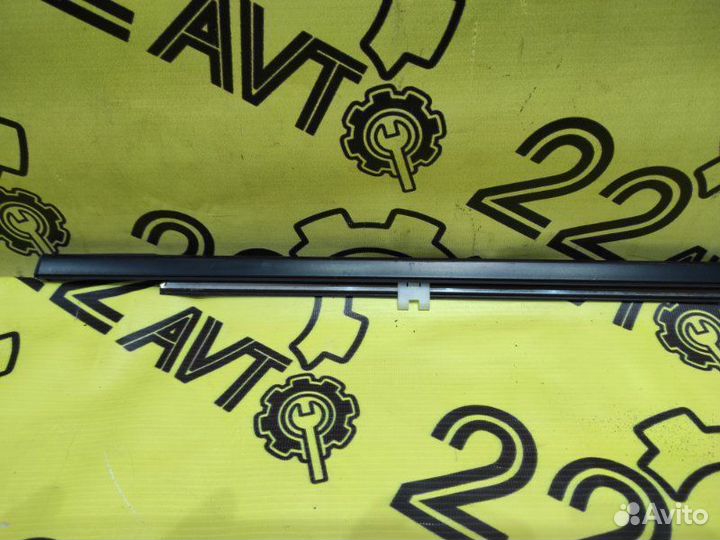 Молдинг стекла (на дверь) задний левый Nissan