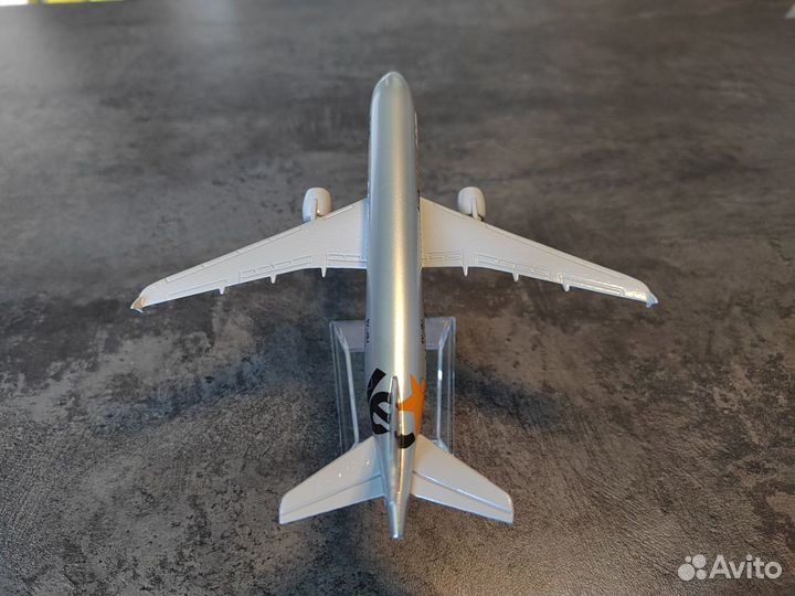 Модель самолета Airbus A320 JetStar