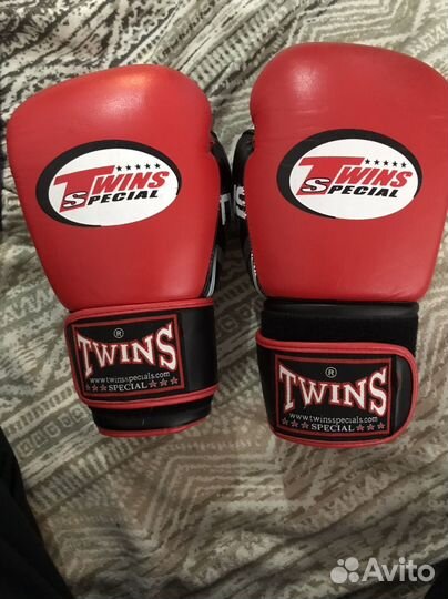Боксерские перчатки twins 14oz