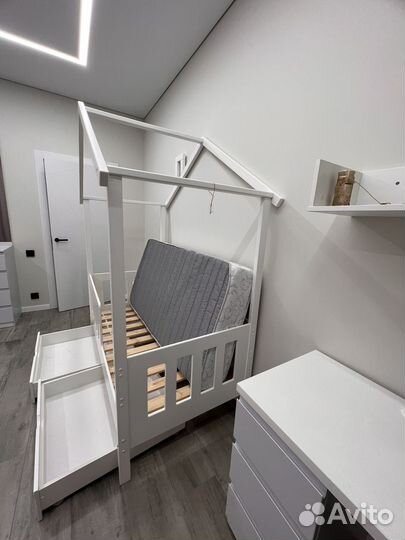 Детская кровать домик с матрасом