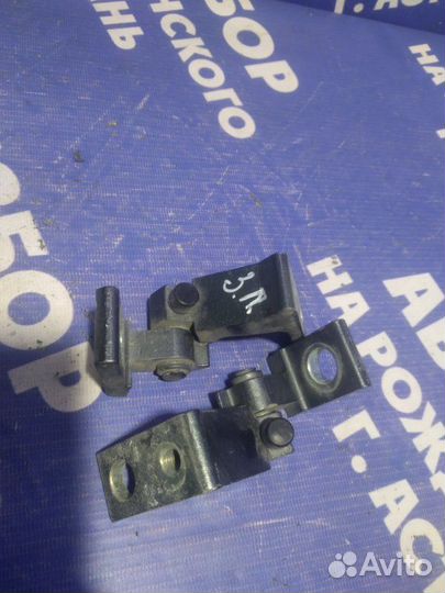 Петля двери Volkswagen Jetta 6 седан CAX 2012