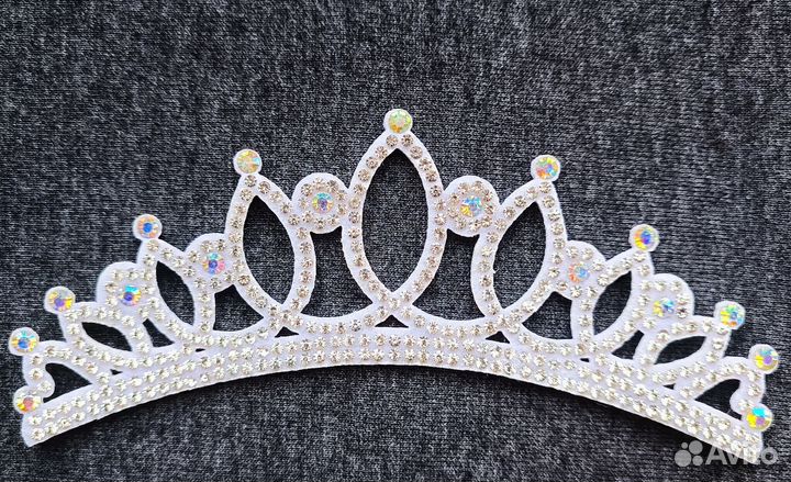 Украшение для волос на пучок для гимнастики