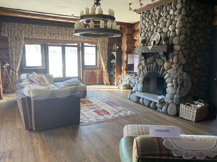 Дом 400 м² на участке 2 га