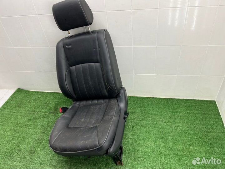 Сиденье водителя Nissan Patrol Y61 ZD30ddti 2008