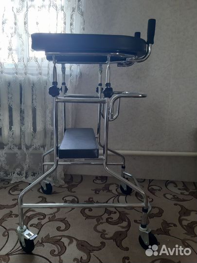 Ходунки-каталка для взрослых с локтевой опорой